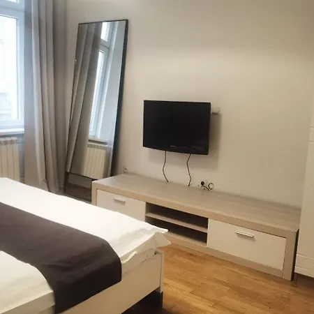 Toplica アパート