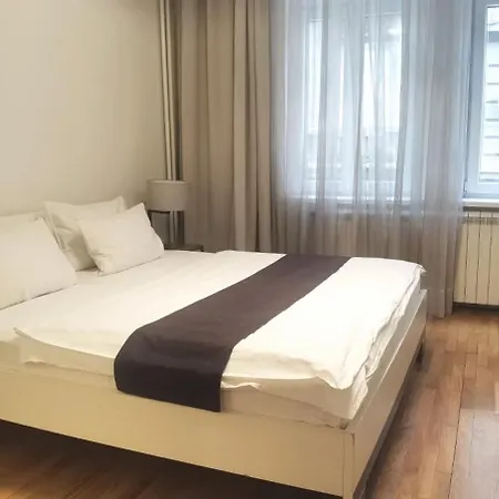 Toplica アパート *